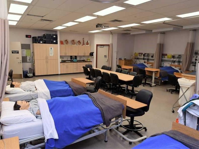 Wide angle view of Lakeland's nursing lab
